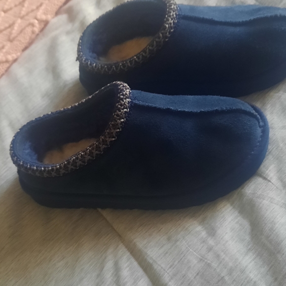 Ugg Tazman slippers, youth size 2, color navy blue, - Picture 6 of 9